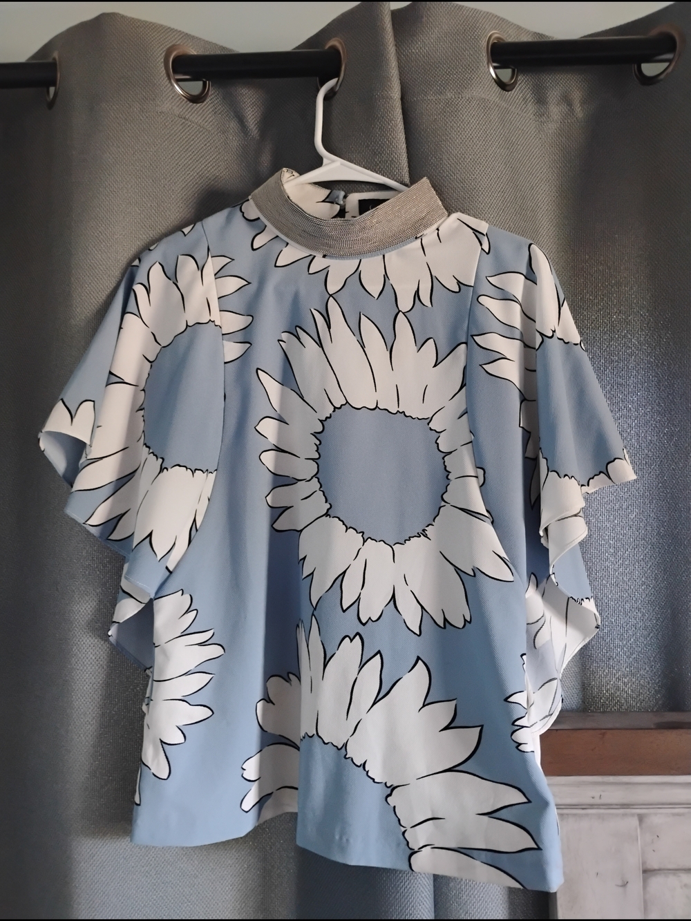 Gracia Light Blue and White Floral Flutter-Sleeve Top Futuristic